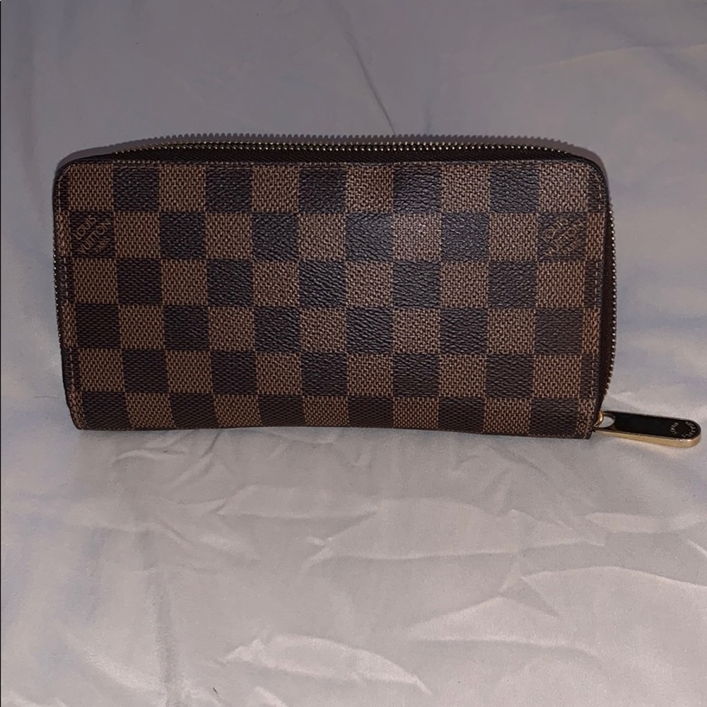 Louis Vuitton Damier Ebene Zippy Wallet